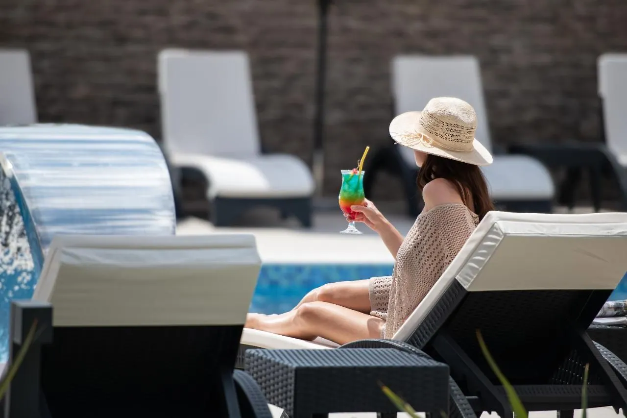 Villa Sara Nikiti  Aparthotel