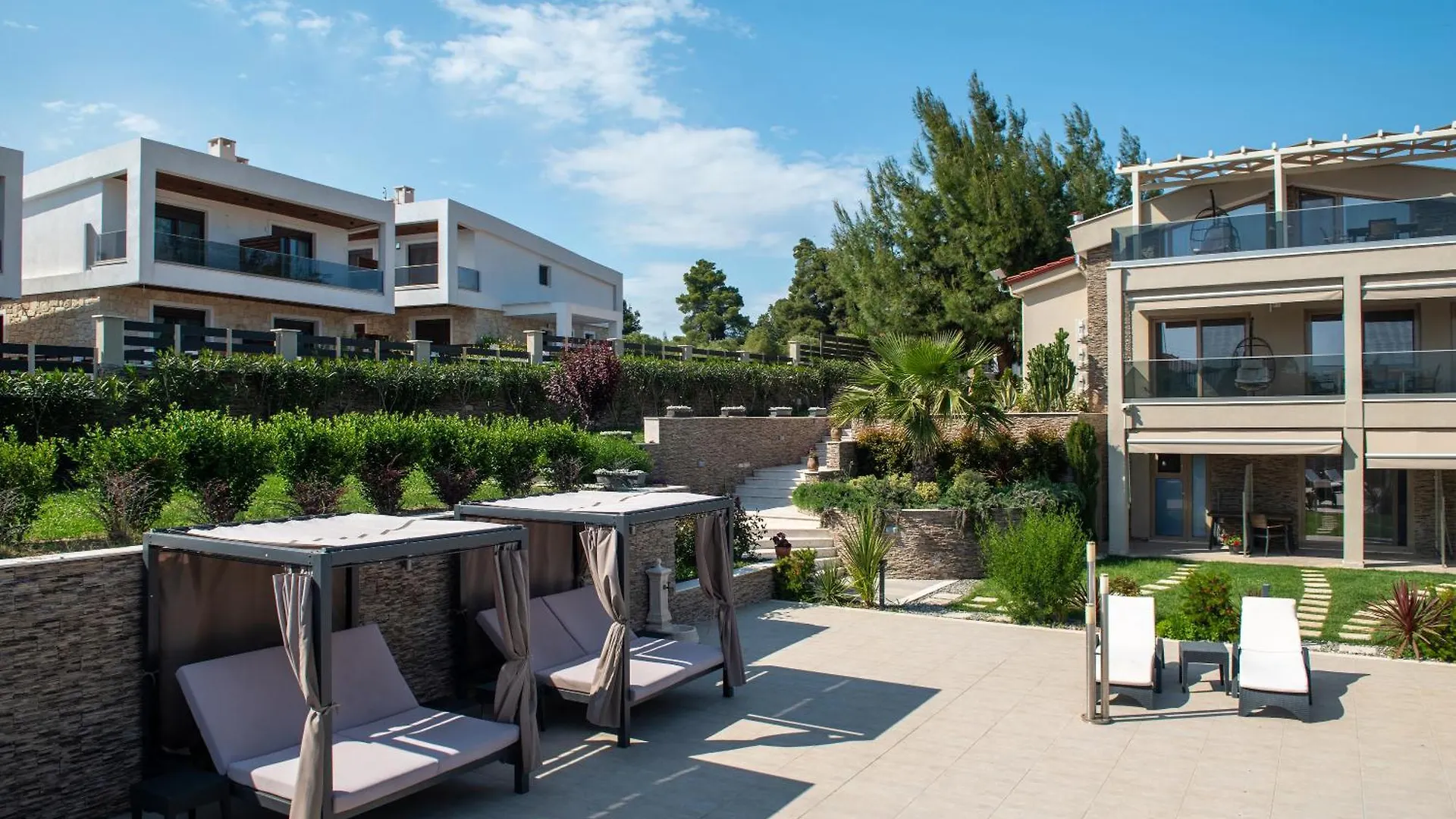 Hotel apartamentowy Villa Sara Nikiti