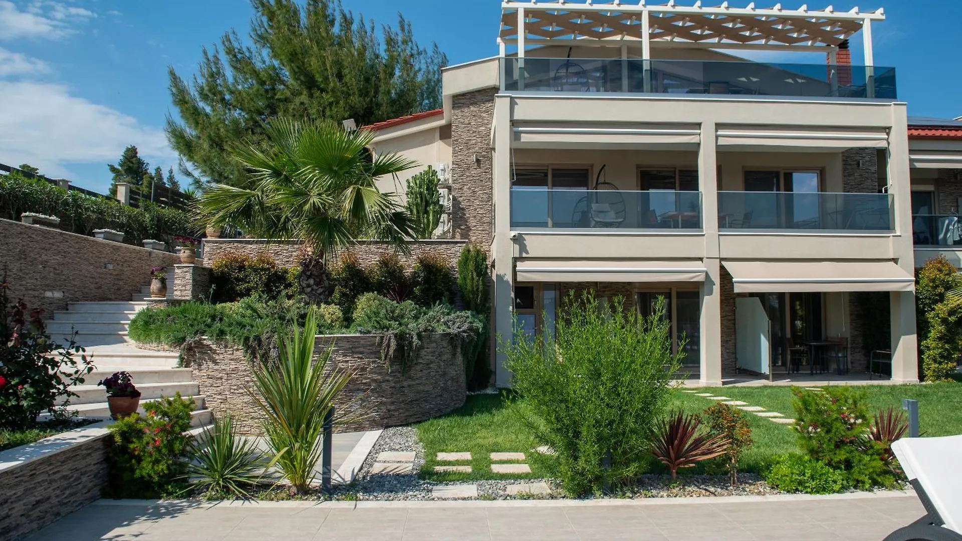 Hotel apartamentowy Villa Sara Nikiti