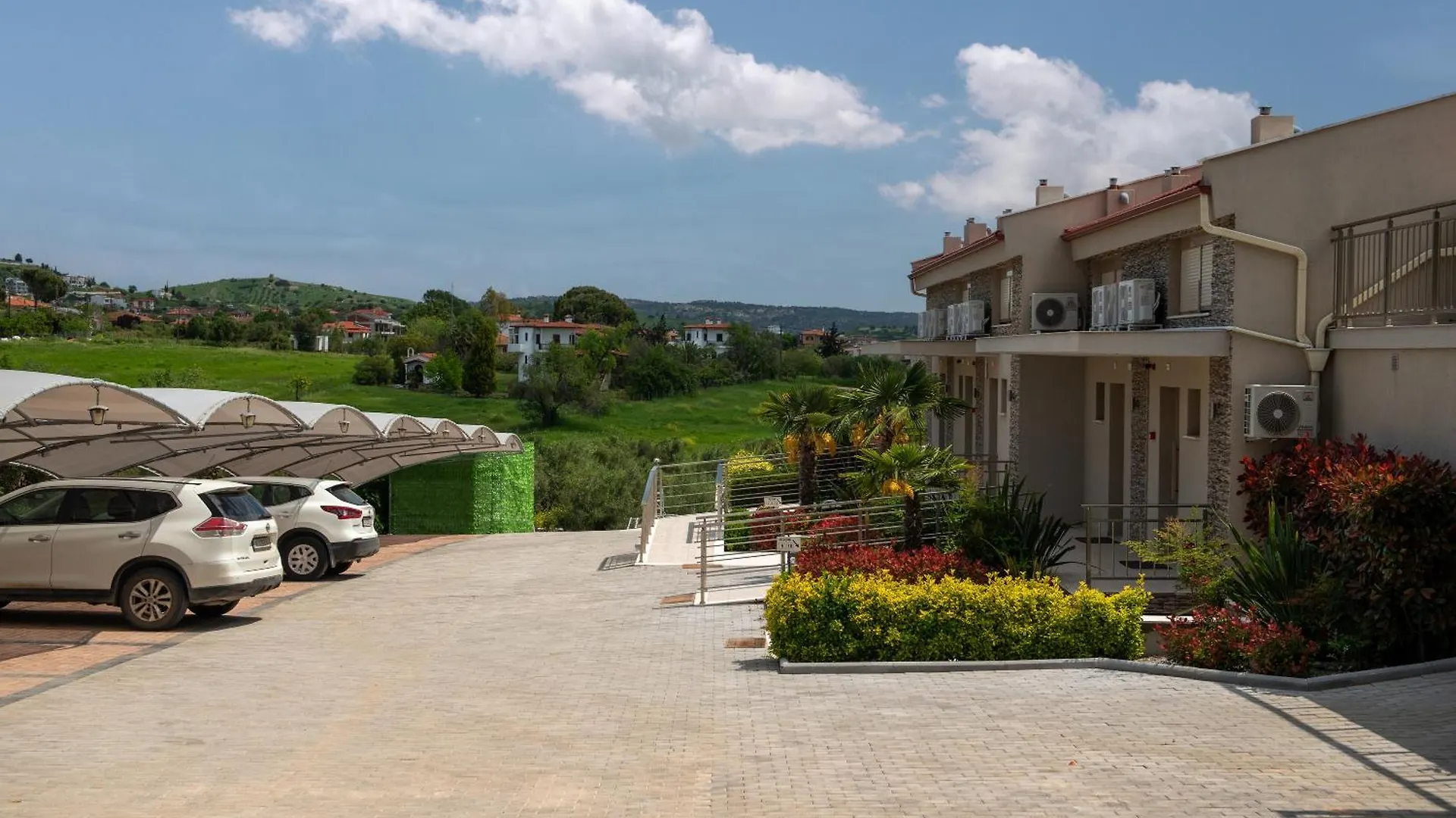 Villa Sara Nikiti  Aparthotel