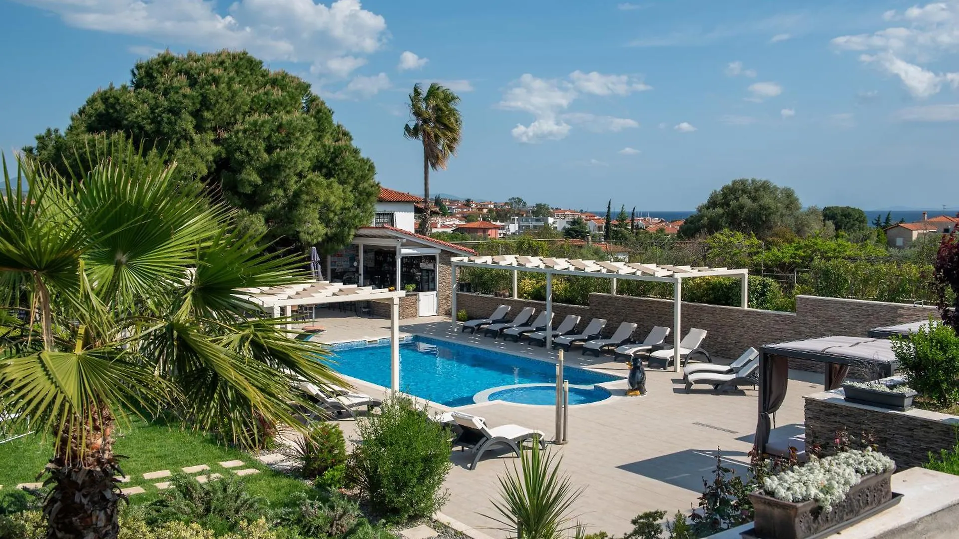 Villa Sara Nikiti  Hotel apartamentowy
